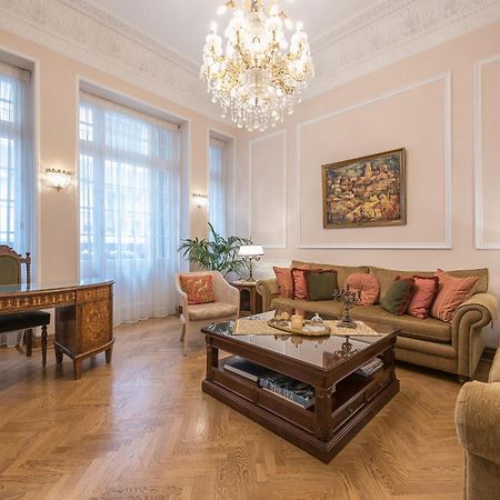 Appartamento The Rare Luxury Gem Near Syntagma, Kolonaki Square Atene Esterno foto