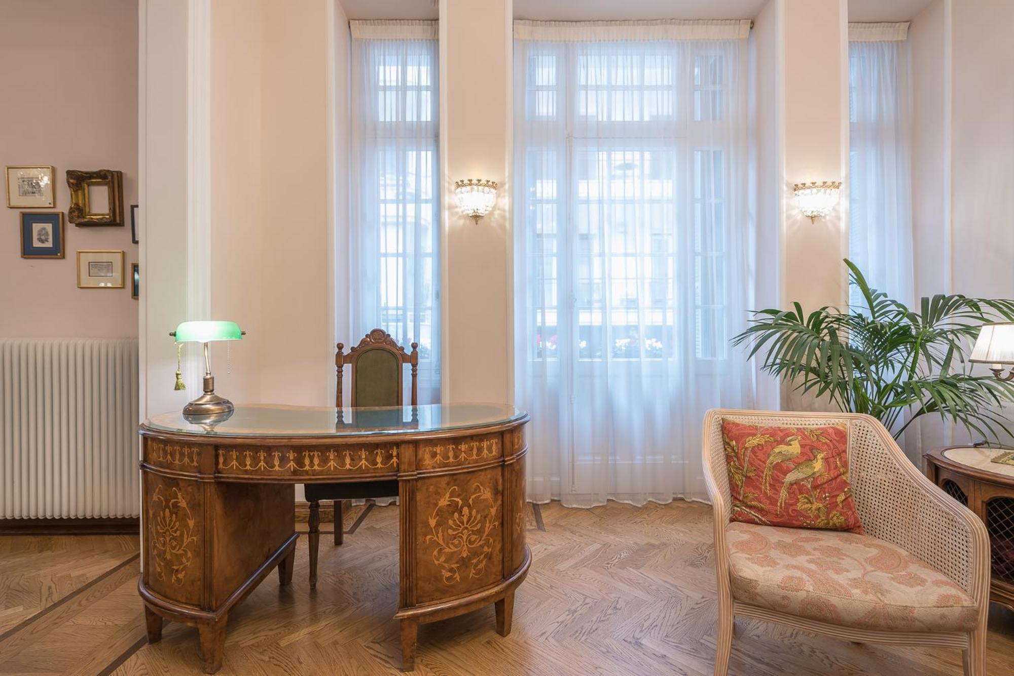 Appartamento The Rare Luxury Gem Near Syntagma, Kolonaki Square Atene Esterno foto